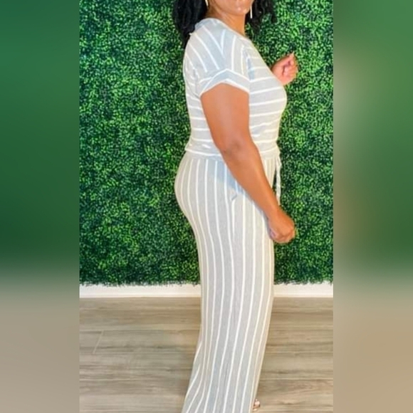 Gray‎ and white jumpsuit - Picture 2 of 3